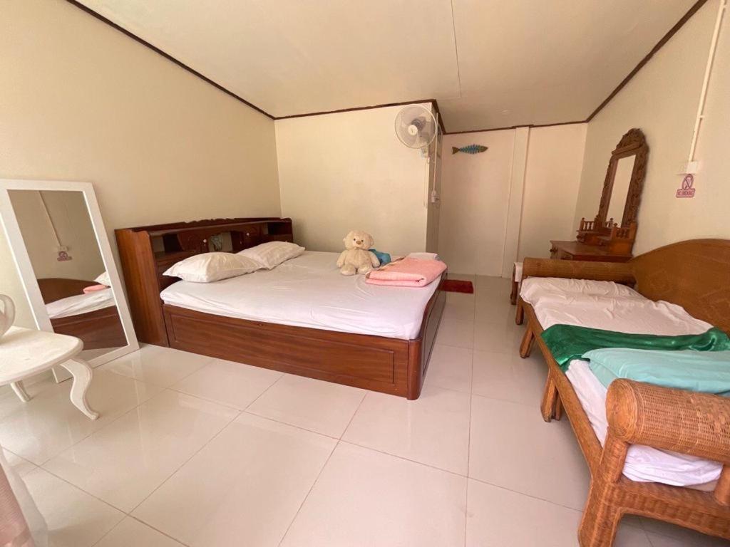 The Pier Homestay Тонгсала Стая снимка